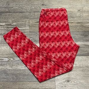 LuLaRoe Tall and Curvy Valentine’s themed leggings.